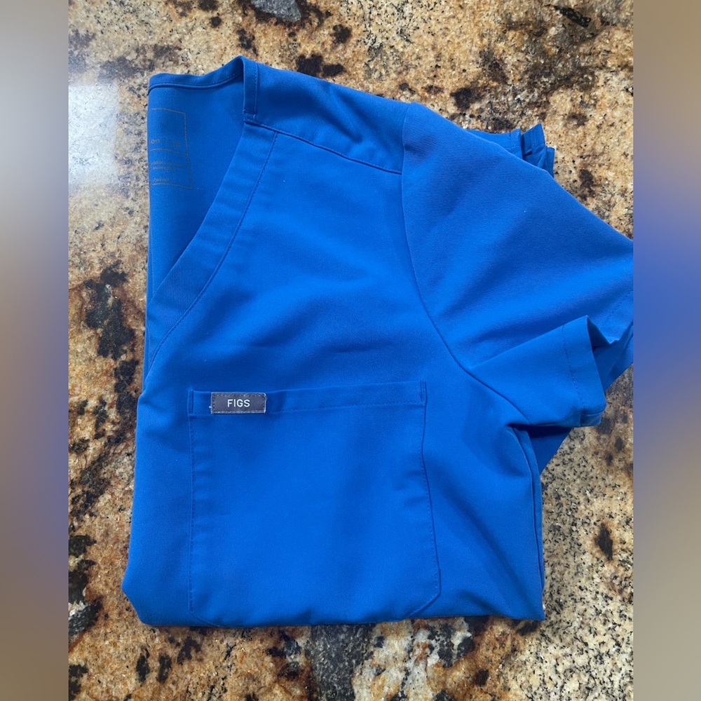 Figs scrub top
